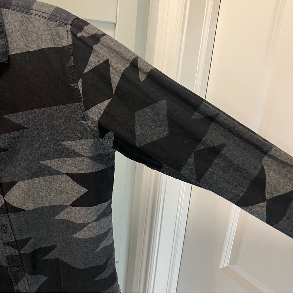 Vintage ONLY & SONS Charcoal and Black Slim Western Aztec Shirt | Men's Large - Picture 9 of 11